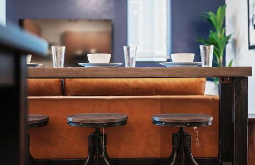 PFR Suites - Highland, 3BR 2BA Shadyside Condo, ADA, 2 Decks and Off-Street Parking - Foto 31