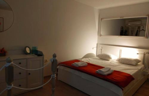 Sha La La - Charming, unique studio in a historic building next to a castle, WIFI, smart TV, washer-dryer - Photo 21