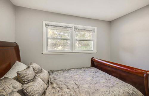 Peaceful Retreat with Yard 2 Mi to Pewaukee Lake! - Foto 21