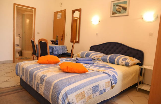 Sea front stone house - Photo 14