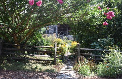 Restored1850s log cabin, with gazebo and gardens! 1 mile to downtown Weaverville - Foto 30