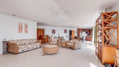 Oceanfront Keaau Gem Ocean and Sunrise Views, Pool - Foto 4