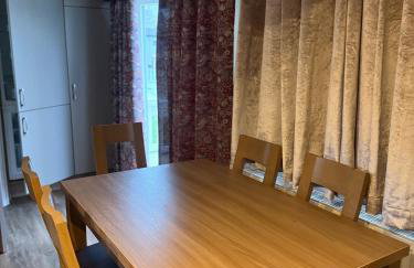 Serenity 2 and Serenity 1 Central lounge sleeps 6 3 bedrooms with 2 bathroom - Foto 11