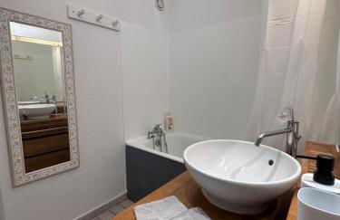 Studio sur le port de Hyères - à 2min des plages, Clim & Balcon - Foto 11