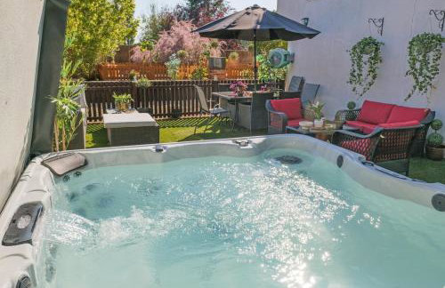 Huge 8 Bed Manor House with Hot Tub, Cinema Room, Games Room - Foto 1