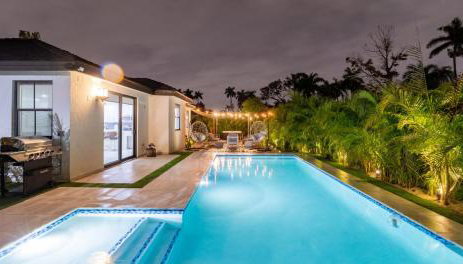 Tropical Villa wJacuzzi Big Terrace & Billiards - Foto 2