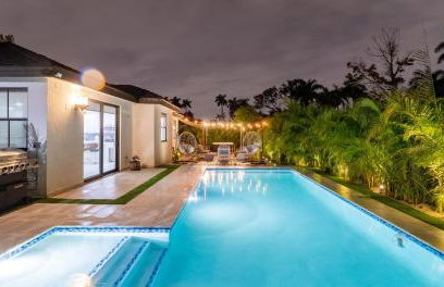 Tropical Villa wJacuzzi Big Terrace & Billiards - Foto 2