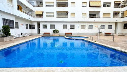 Apartamento con Terraza,Piscina,Playa y Aire acondicionado - Photo 3