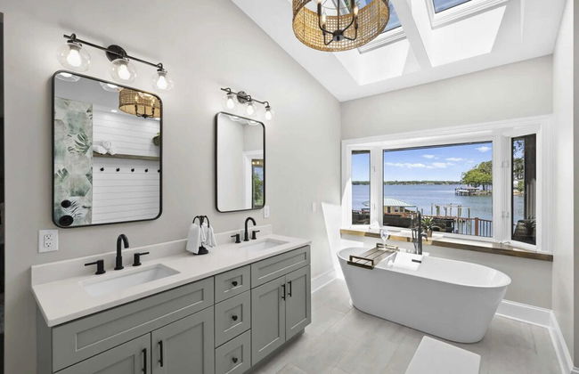 Water, Water Everywhere by Avantstay Pool + Dock - Foto 54