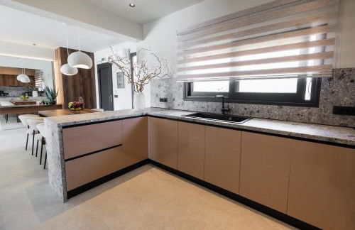 Celeste Luxury Villas - Photo 20