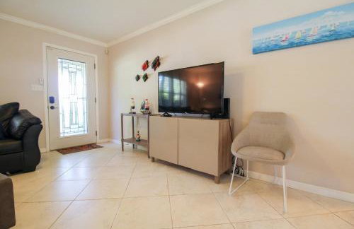 Charming 2 BR home minutes from Siesta Key beaches - Destination Paradise - Foto 25