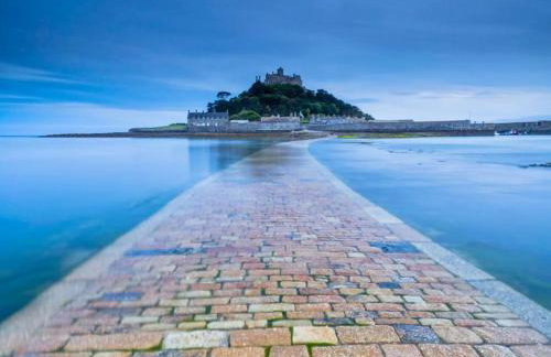 Beautiful Cornish barn in the stunning Lamorna valley with large garden - Photo 29