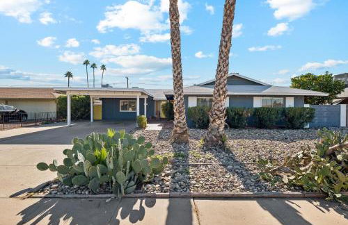 Vacation House! 6BR, FREE Heated Pool, Arcade & Hot Tub - Photo 32