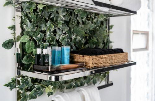 East Side Spa Retreat Near Lake - Foto 9