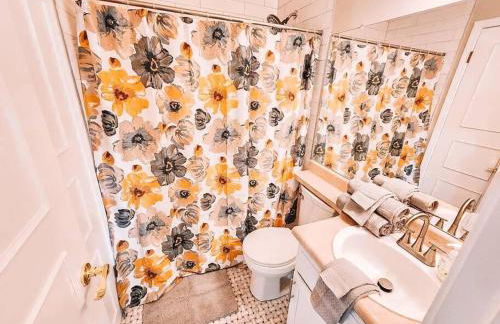 Pet Friendly/3 King Beds/Mins to Airport - Foto 23