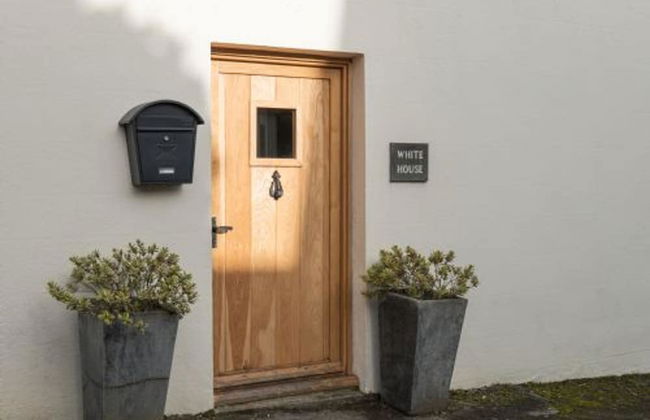 Host Stay White House - Photo 10