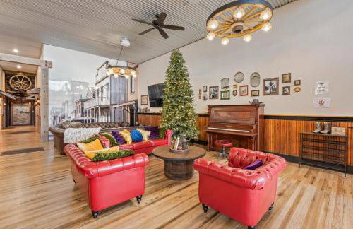 Historic Yellowstone Saloon - Foto 17