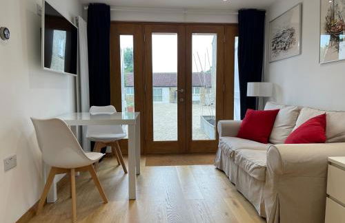 Whitley Old Garage - Photo 31