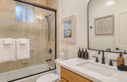 Sunset Serenity by Avantstay Rooftop w/ Hot Tub & Fire Pit, 3 Blocks to Beach! - Foto 12