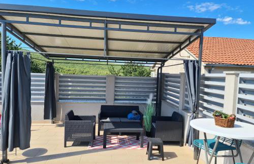 Spacious villa for 10 with a big private pool - Photo 57