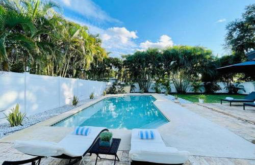 Tropical Oasis House Private Pool Family Yard - Photo 1