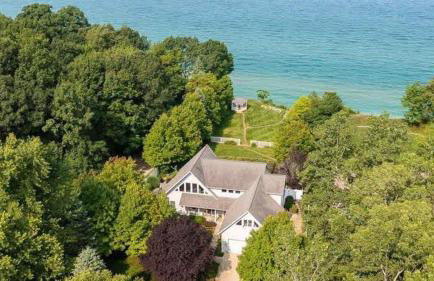 Spacious A-Frame with Lake Michigan Views & Hot Tub-Family Friendly - Foto 9