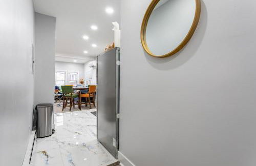 Modern Escape 3BR Apt with Parking - Foto 9