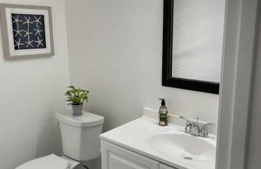 Small Town, Big House - Sleeps 8! - Foto 15