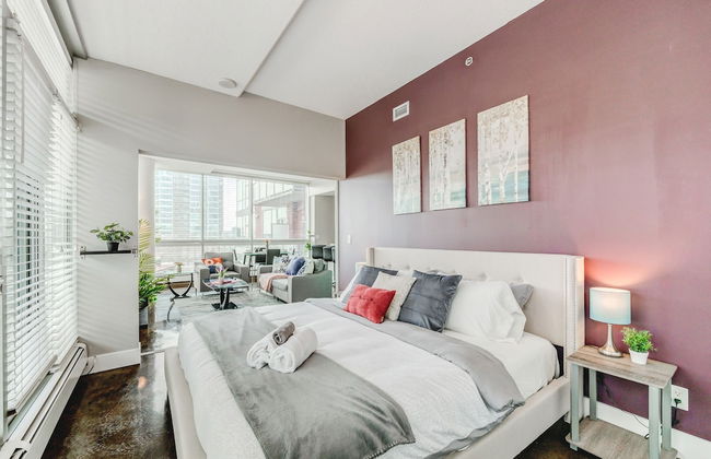 Luxury Condo Steps From Stampede Park - Photo 2