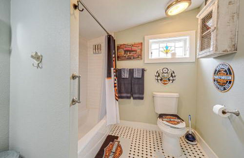 Retro Retreat in Llano with Screened Porch! - Photo 16