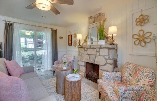 Cozy Mountain Home Cottage Walk to Marina! - Foto 1