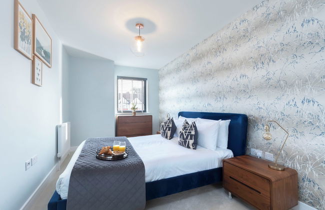 Elliot Oliver - 2 The Old Surgery: Stunning 4 Bedroom Home With Parking In Cheltenham - Photo 4