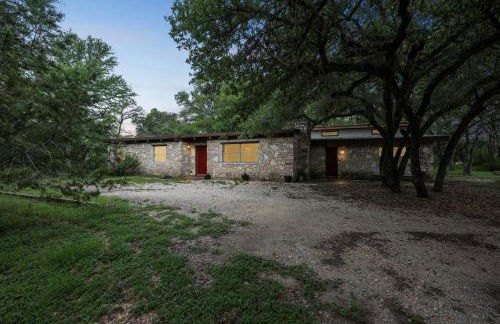Hill Country Getaway Near San Marcos River home - Photo 30