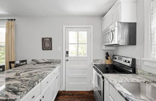 Private House + Yard Central Location to all RVA - Foto 35