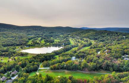 Stratton Mountain Condo with a Hot Tub! Sleeps 12! - Photo 57