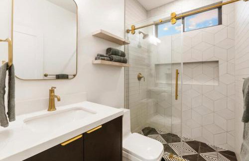 Stylish 2BR Home and Studio Great Central Location - Foto 19