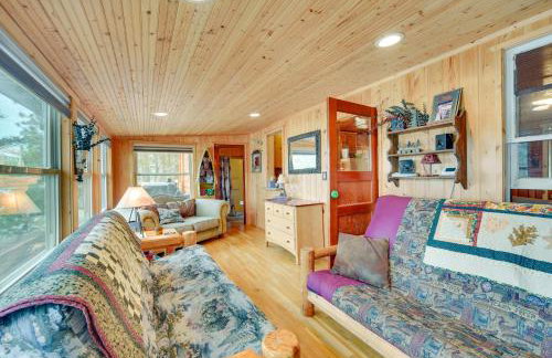 Pet-Friendly Waterfront Minong Cabin with Fire Pit - Foto 12