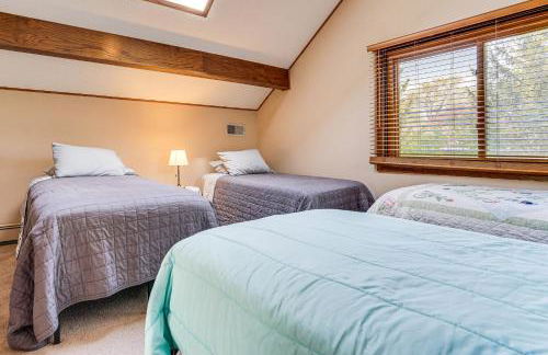 Love Lake Retreat with Hot Tub in New Richmond! - Foto 18