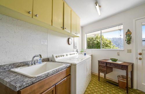 Viewcrest Retro Country Home - Photo 28