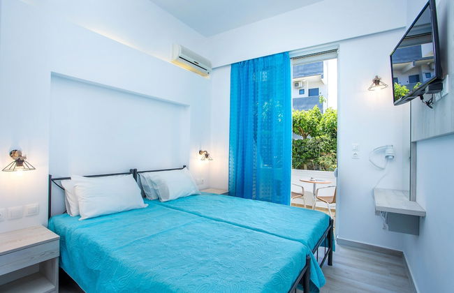 Stay Helios - Aparts & Pool Suites - Photo 16