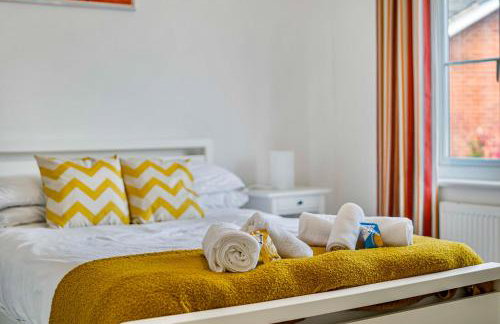 Spacious 4 Bedroom Warrington House with Free Parking Perfect for Contractors, Families and Business Guests - Foto 10