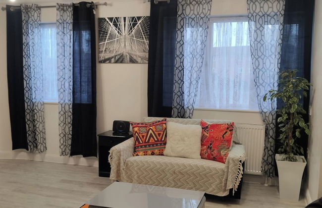 Stunning 2-bed Apartment in London Dagenham - Photo 5