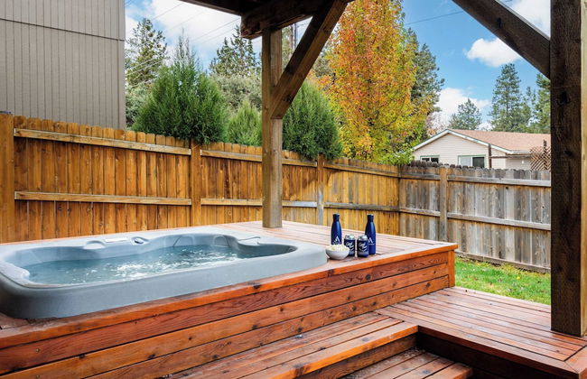 Old Mill Getaway by Avantstay Private Backyard w/ Hot Tub - Foto 1