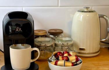 Free off street parking Georgian style Bath apartment - Photo 7