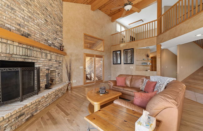 Peaceful Pines 5 BR Home with Jacuzzi - Foto 15