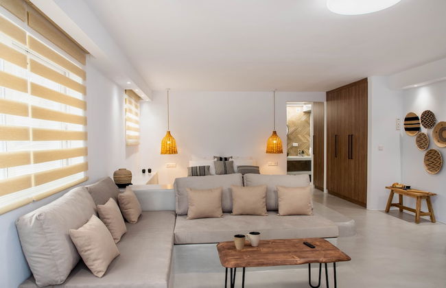 Pebble Luxury Suite by the Sea - Photo 1