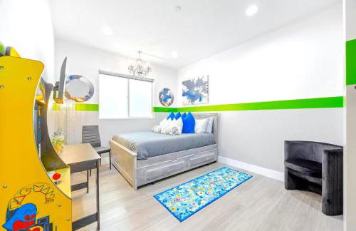 B- InstaWorthy & Family-Friendly NoHo Gem- Near Universal & Hollywood with Parking, Games, and Hot Tub - Foto 20