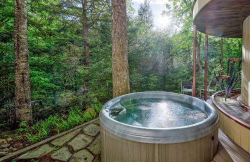 Steps to the Ellis River - Luxe, Hot Tub, Game Room - Foto 4