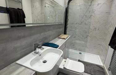 Exquisite Riverside Living in a Stunning Flat - Foto 1