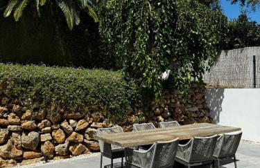 Marbella Bliss - Luxury 4-Bedroom VILLA with Garden, Private POOL & Jacuzzi, Marbesa near- 5 min to the Cabopino Beach - Photo 48